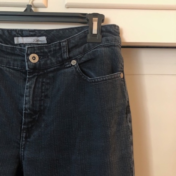 Chico's Platinum Jeans Size 2 (Chicos sz 00) stretch, short, flair - Picture 5 of 10